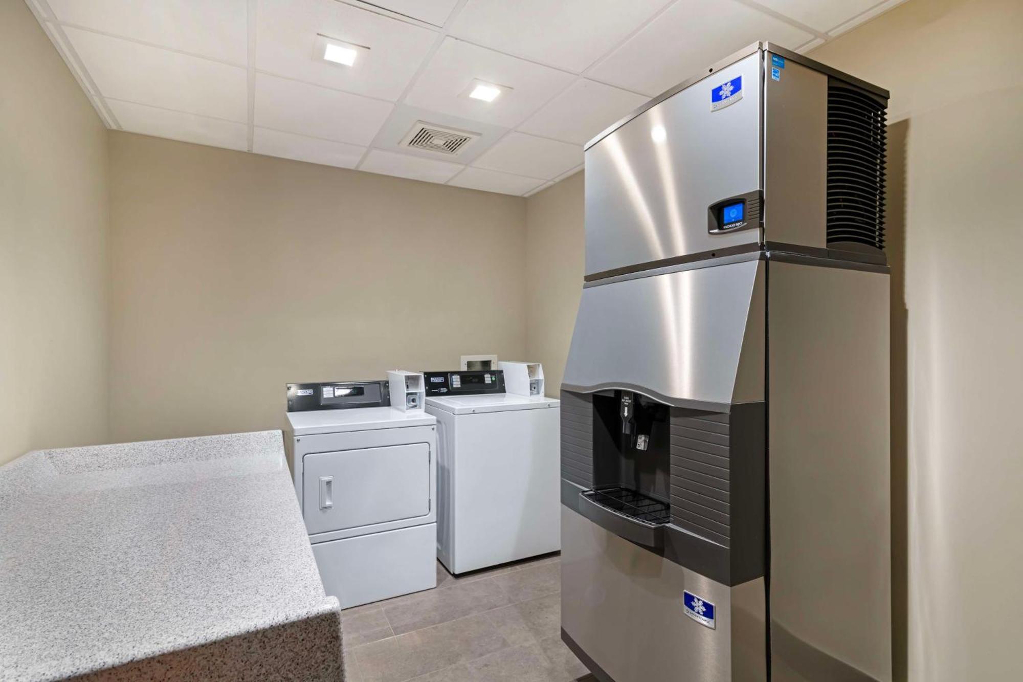 Best Western Plus Executive Residency Rigby'S Water World Hotel Warner Robins Exterior photo